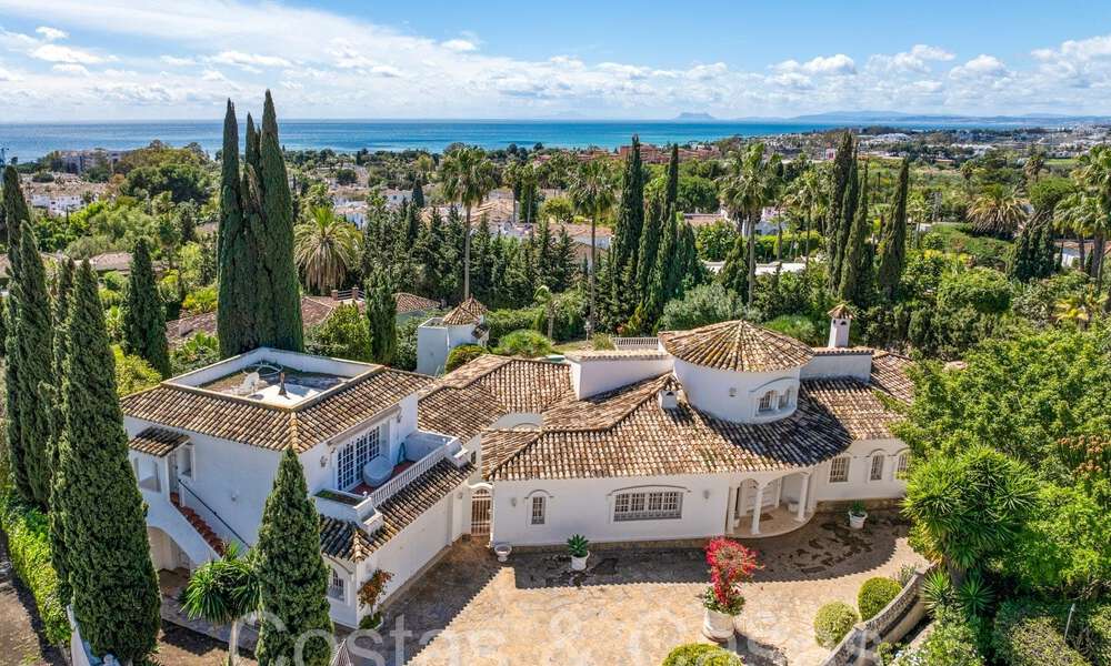 Villa de lujo con encanto andaluz en venta en una urbanización privilegiada cerca de los campos de golf en Marbella - Benahavis 67609