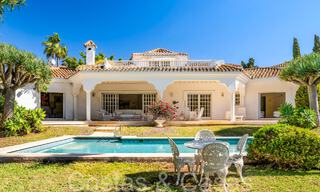 Villa de lujo con encanto andaluz en venta en una urbanización privilegiada cerca de los campos de golf en Marbella - Benahavis 67613 
