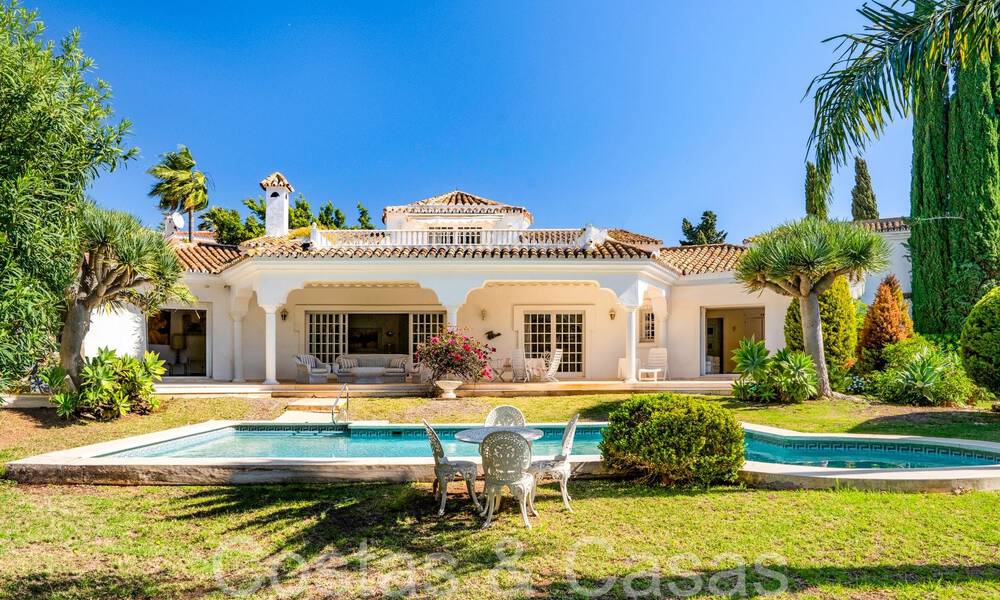 Villa de lujo con encanto andaluz en venta en una urbanización privilegiada cerca de los campos de golf en Marbella - Benahavis 67614