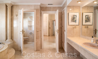 Villa de lujo con encanto andaluz en venta en una urbanización privilegiada cerca de los campos de golf en Marbella - Benahavis 67618 
