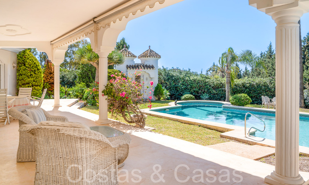 Villa de lujo con encanto andaluz en venta en una urbanización privilegiada cerca de los campos de golf en Marbella - Benahavis 67620