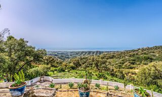 Gran finca andaluza en venta en una parcela elevada de 5 hectáreas en las colinas del este de Marbella 67537 