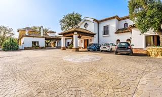 Gran finca andaluza en venta en una parcela elevada de 5 hectáreas en las colinas del este de Marbella 67538 