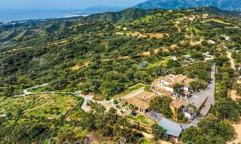 Gran finca andaluza en venta en una parcela elevada de 5 hectáreas en las colinas del este de Marbella 67547