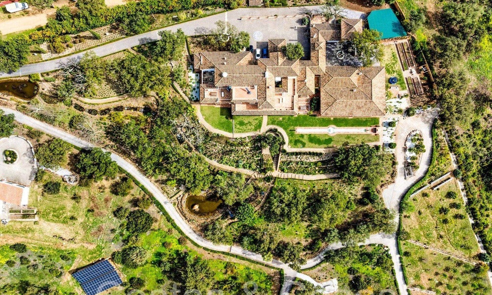 Gran finca andaluza en venta en una parcela elevada de 5 hectáreas en las colinas del este de Marbella 67555
