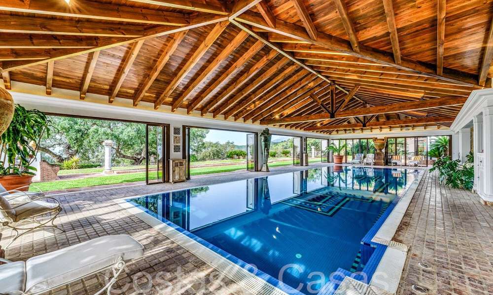 Gran finca andaluza en venta en una parcela elevada de 5 hectáreas en las colinas del este de Marbella 67557