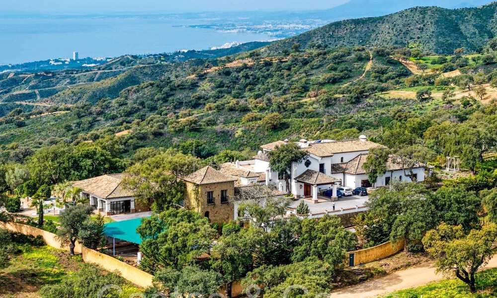 Gran finca andaluza en venta en una parcela elevada de 5 hectáreas en las colinas del este de Marbella 67560