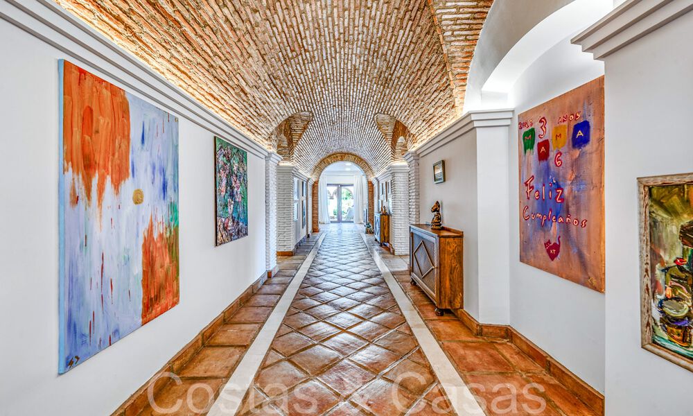 Gran finca andaluza en venta en una parcela elevada de 5 hectáreas en las colinas del este de Marbella 67583