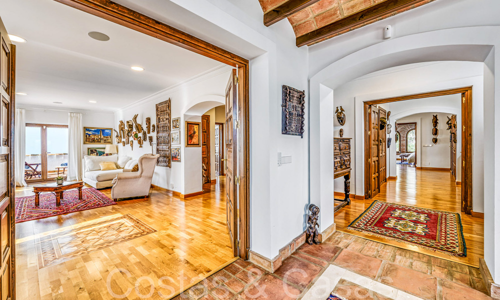 Gran finca andaluza en venta en una parcela elevada de 5 hectáreas en las colinas del este de Marbella 67594