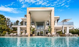 Villa modernista de lujo en venta en una exclusiva zona residencial cerrada en la Milla de Oro de Marbella 67623 