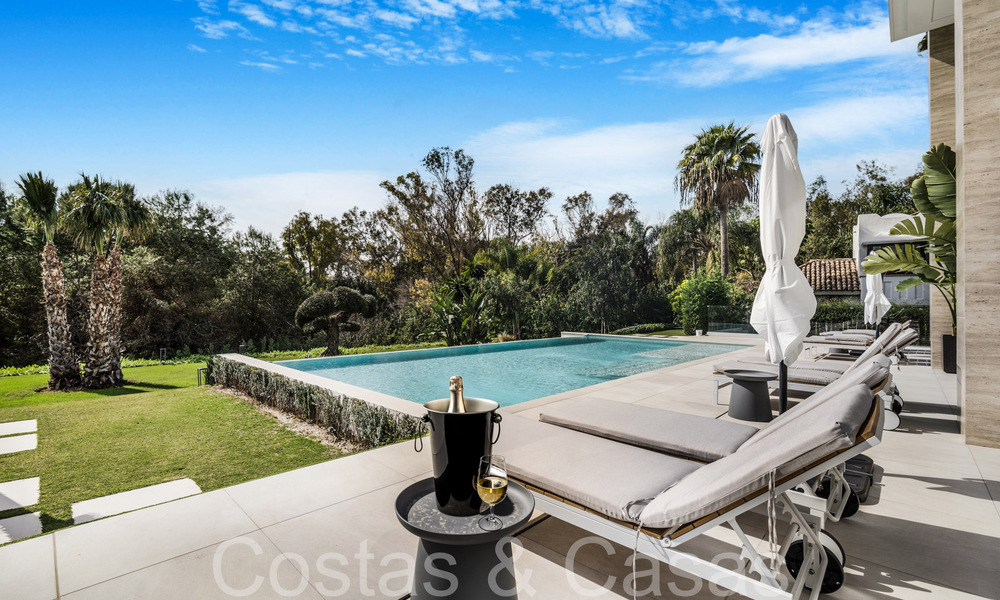 Villa modernista de lujo en venta en una exclusiva zona residencial cerrada en la Milla de Oro de Marbella 67626