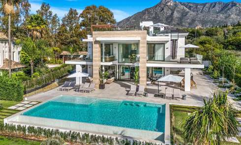 Villa modernista de lujo en venta en una exclusiva zona residencial cerrada en la Milla de Oro de Marbella 67633