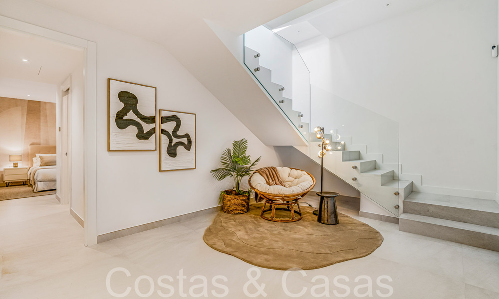 Villa modernista de lujo en venta en una exclusiva zona residencial cerrada en la Milla de Oro de Marbella 67667