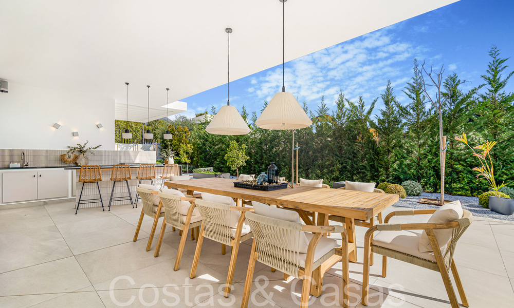 Villa modernista de lujo en venta en una exclusiva zona residencial cerrada en la Milla de Oro de Marbella 67684