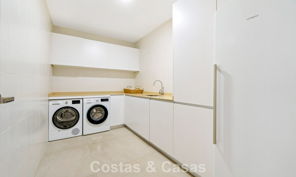 Villa modernista de lujo en venta en una exclusiva zona residencial cerrada en la Milla de Oro de Marbella 787629