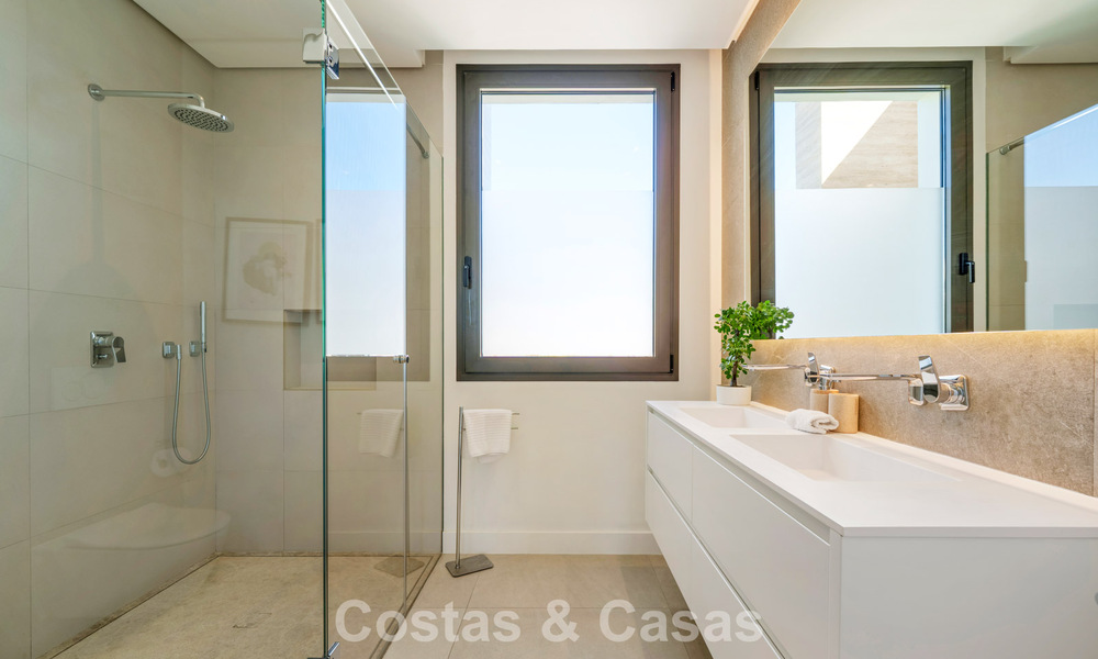 Villa modernista de lujo en venta en una exclusiva zona residencial cerrada en la Milla de Oro de Marbella 787637