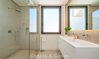 Villa modernista de lujo en venta en una exclusiva zona residencial cerrada en la Milla de Oro de Marbella 787637 