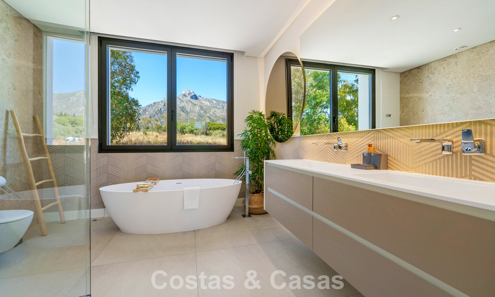 Villa modernista de lujo en venta en una exclusiva zona residencial cerrada en la Milla de Oro de Marbella 787646