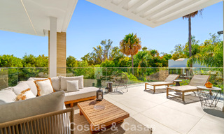 Villa modernista de lujo en venta en una exclusiva zona residencial cerrada en la Milla de Oro de Marbella 787648 