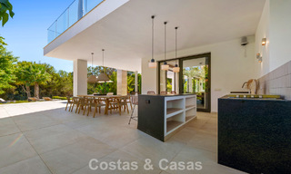 Villa modernista de lujo en venta en una exclusiva zona residencial cerrada en la Milla de Oro de Marbella 787650 