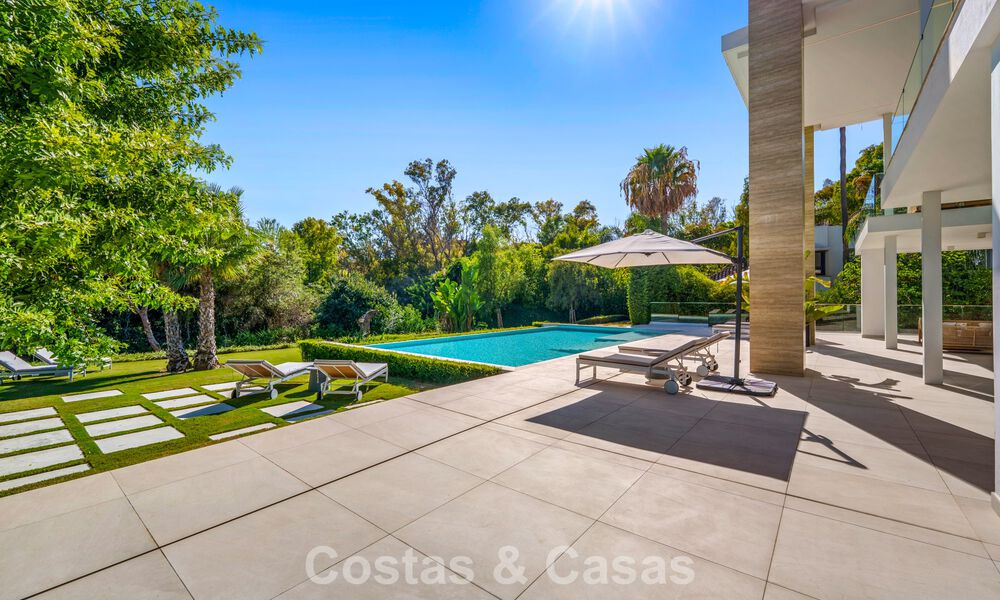 Villa modernista de lujo en venta en una exclusiva zona residencial cerrada en la Milla de Oro de Marbella 787652