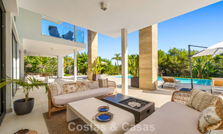 Villa modernista de lujo en venta en una exclusiva zona residencial cerrada en la Milla de Oro de Marbella 787653 