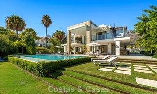 Villa modernista de lujo en venta en una exclusiva zona residencial cerrada en la Milla de Oro de Marbella 787657 