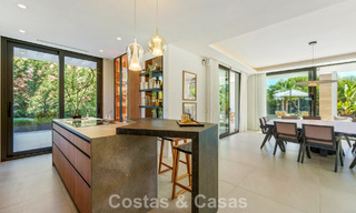 Villa modernista de lujo en venta en una exclusiva zona residencial cerrada en la Milla de Oro de Marbella 787660 