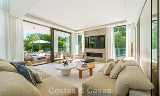 Villa modernista de lujo en venta en una exclusiva zona residencial cerrada en la Milla de Oro de Marbella 787662 