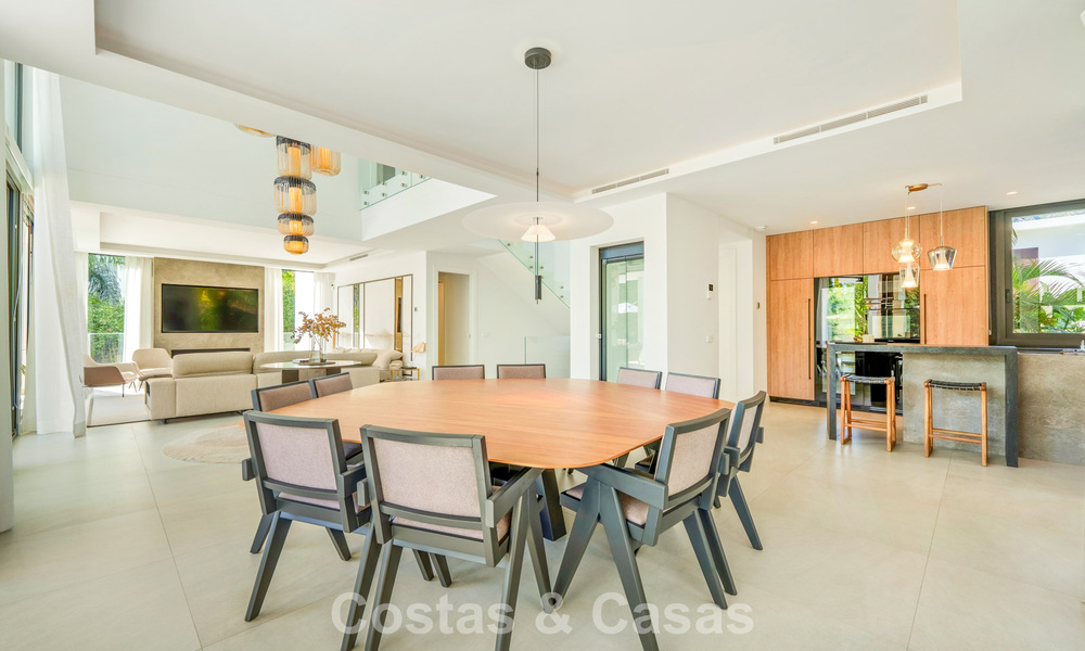 Villa modernista de lujo en venta en una exclusiva zona residencial cerrada en la Milla de Oro de Marbella 787668