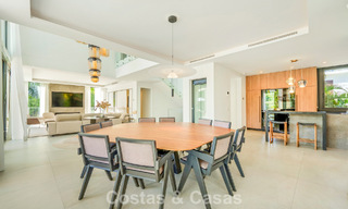 Villa modernista de lujo en venta en una exclusiva zona residencial cerrada en la Milla de Oro de Marbella 787668 