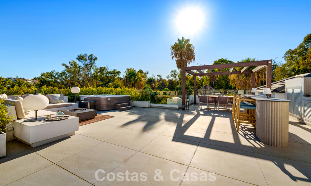 Villa modernista de lujo en venta en una exclusiva zona residencial cerrada en la Milla de Oro de Marbella 787672