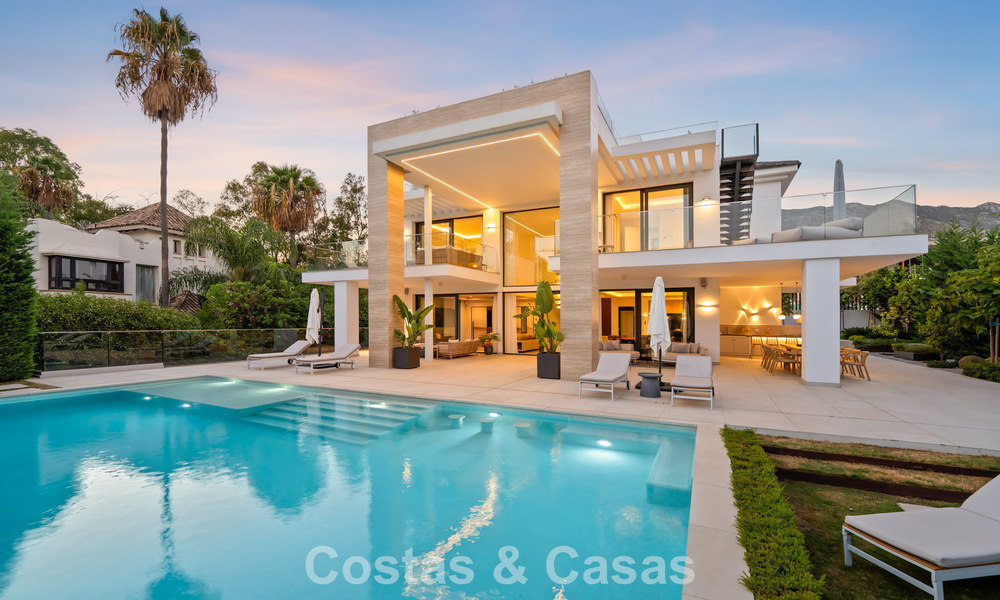 Villa modernista de lujo en venta en una exclusiva zona residencial cerrada en la Milla de Oro de Marbella 787675