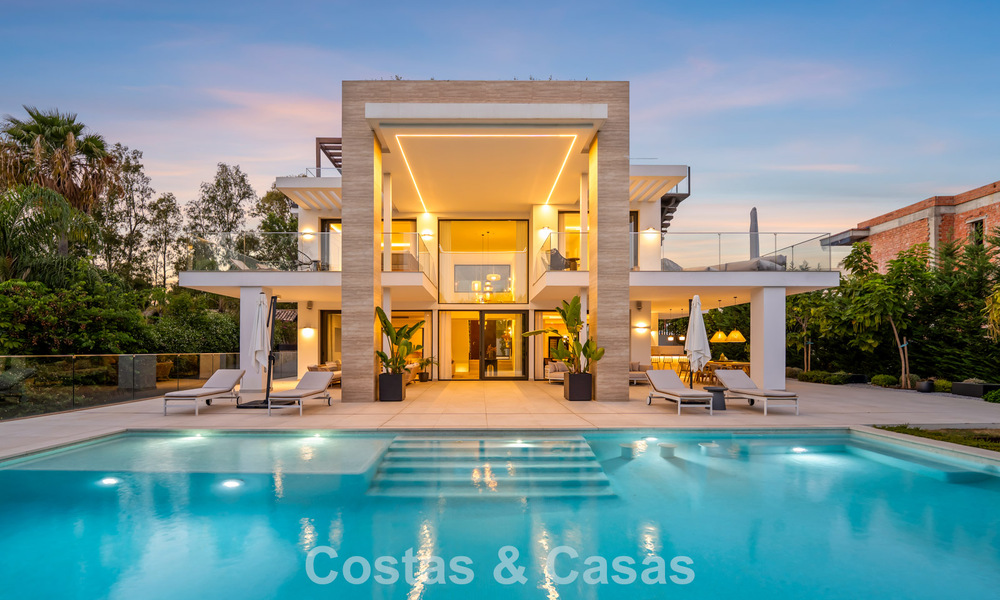 Villa modernista de lujo en venta en una exclusiva zona residencial cerrada en la Milla de Oro de Marbella 787676
