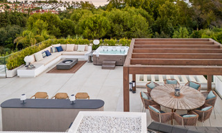 Villa modernista de lujo en venta en una exclusiva zona residencial cerrada en la Milla de Oro de Marbella 787684 