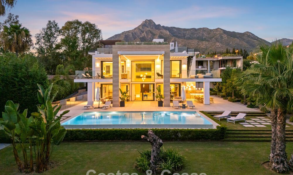 Villa modernista de lujo en venta en una exclusiva zona residencial cerrada en la Milla de Oro de Marbella 787685