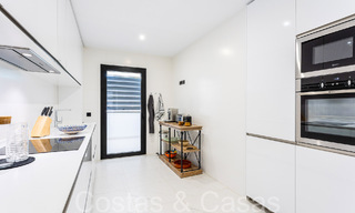 Listo para entrar a vivir, espacioso ático con vistas panorámicas al mar en venta en las colinas de Estepona, cerca del centro 67503 