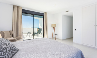 Listo para entrar a vivir, espacioso ático con vistas panorámicas al mar en venta en las colinas de Estepona, cerca del centro 67526 