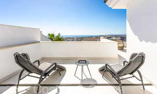 Listo para entrar a vivir, espacioso ático con vistas panorámicas al mar en venta en las colinas de Estepona, cerca del centro 67527 
