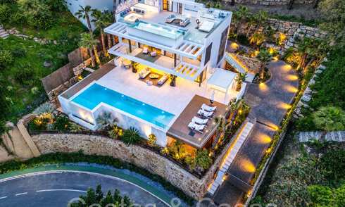 Lista para entrar a vivir, villa de lujo moderna con vistas despejadas al mar en venta, ubicada en La Quinta, Marbella - Benahavis 67756