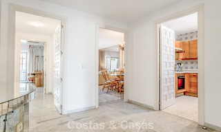 Amplio ático en venta situado en Puente Romano en la Milla de Oro de Marbella 67910 