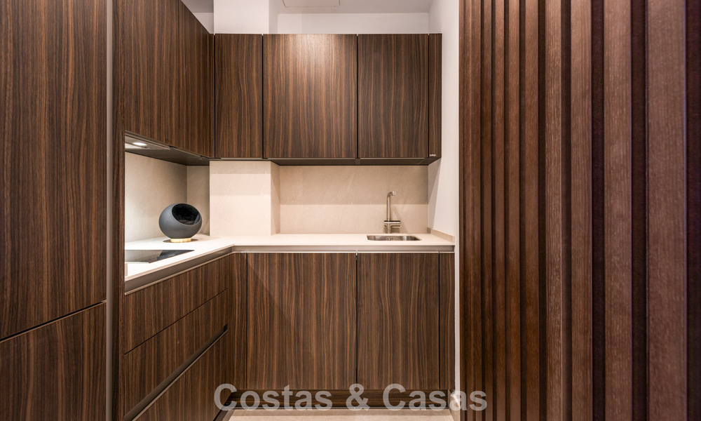 Sofisticado apartamento reformado en venta en Las Dunas Park, un exclusivo resort de playa entre Marbella y Estepona 774369