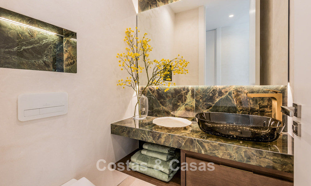 Sofisticado apartamento reformado en venta en Las Dunas Park, un exclusivo resort de playa entre Marbella y Estepona 774380