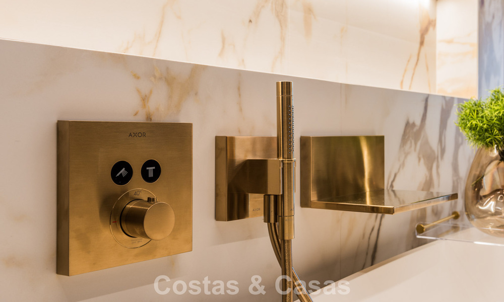 Sofisticado apartamento reformado en venta en Las Dunas Park, un exclusivo resort de playa entre Marbella y Estepona 774400