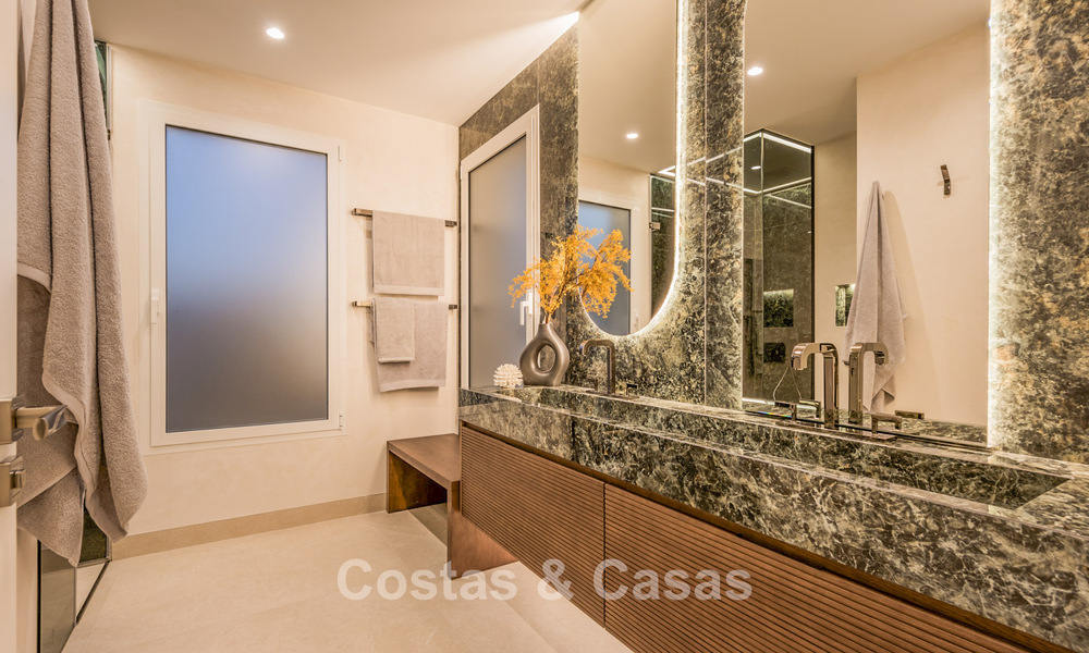 Sofisticado apartamento reformado en venta en Las Dunas Park, un exclusivo resort de playa entre Marbella y Estepona 774403