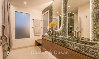 Sofisticado apartamento reformado en venta en Las Dunas Park, un exclusivo resort de playa entre Marbella y Estepona 774403 