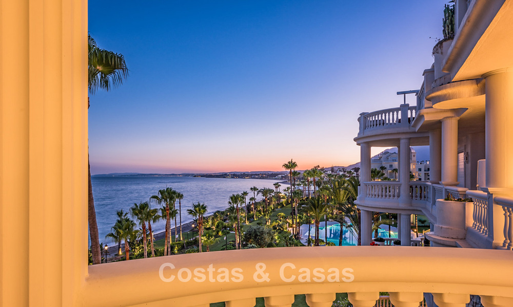 Sofisticado apartamento reformado en venta en Las Dunas Park, un exclusivo resort de playa entre Marbella y Estepona 774405