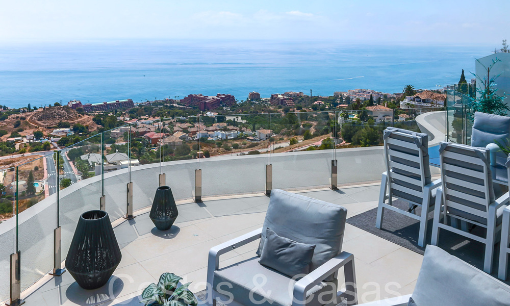 Lujoso y moderno ático dúplex con vistas panorámicas al mar en venta en Benalmádena, Costa del Sol 68021