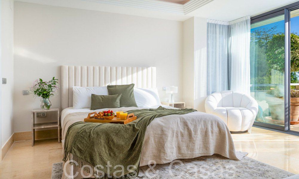 Lujoso apartamento en venta con vistas panorámicas al mar despejadas en Nueva Andalucía, Marbella 68110