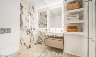 Apartamento de lujo en venta a poca distancia de Puerto Banús y la playa en Nueva Andalucía, Marbella 67870 